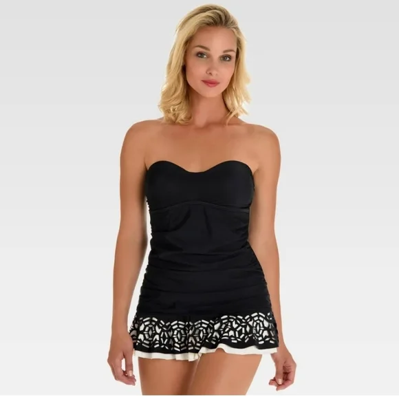 Size medium, swimsuit - Picture 2 of 9